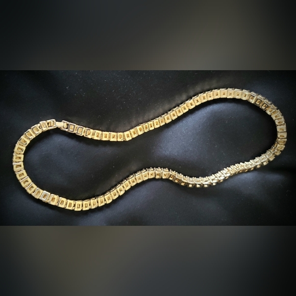 ANN TAYLOR STUNNING GOLD AND CRYSTAL ENCRUSTED NECKLACE | Gold Tone - Picture 4 of 10